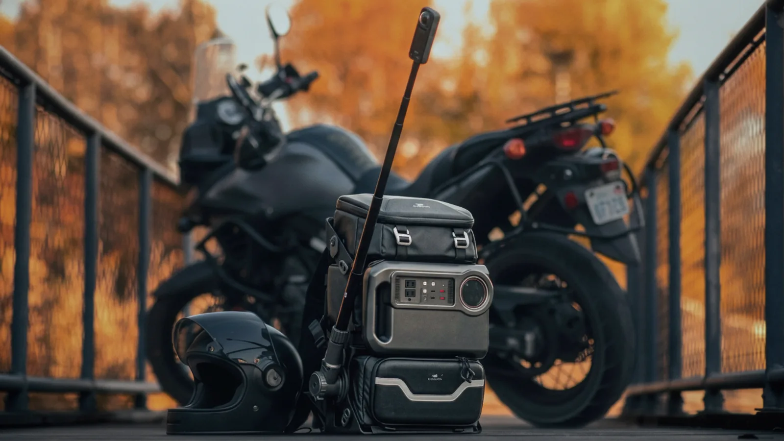 Lancer Camera Backpack detail comparison image